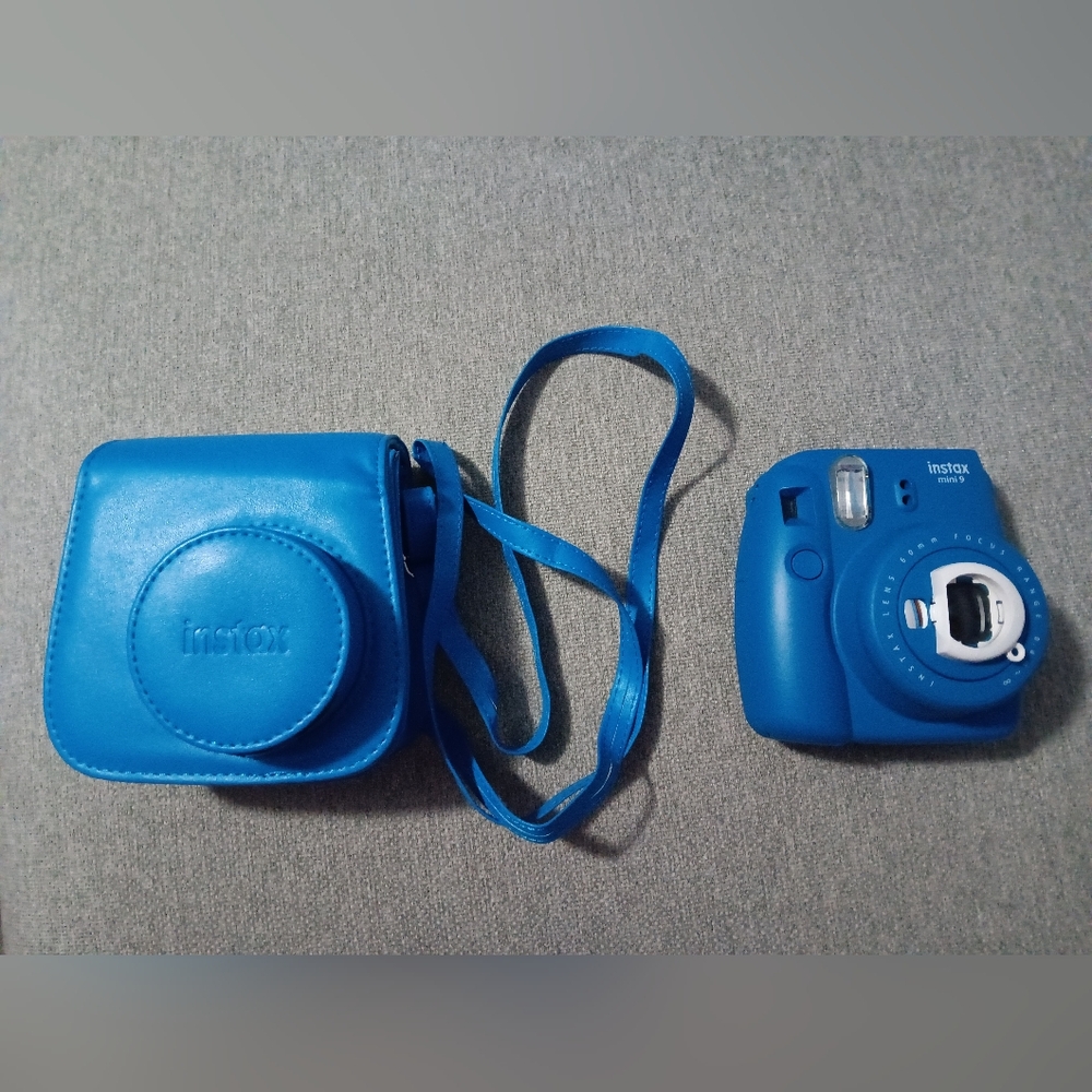 Fujifilm Instax Mini 9 Camera and Case - Vibrant Blue